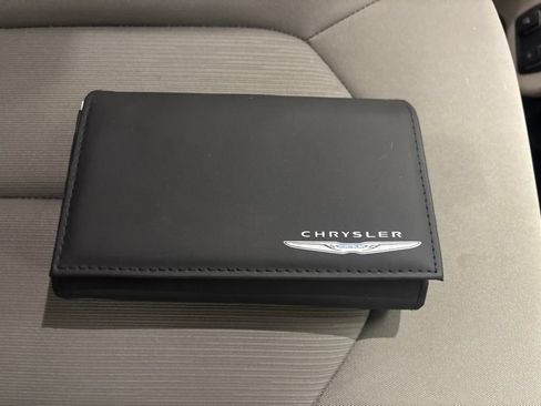 Used 2017 Chrysler Pacifica Touring Plus w/ Tire & Wheel Group FWD image 37