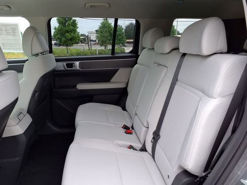 Used 2025 Hyundai Santa Fe SE FWD image 19