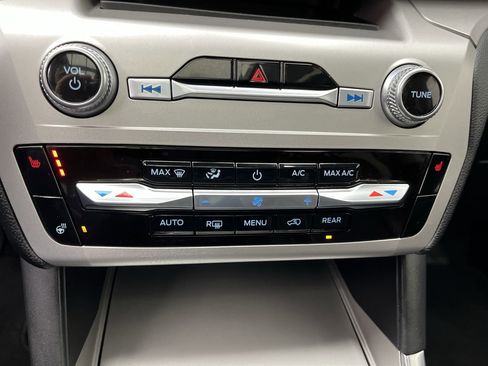 Used 2022 Ford Explorer XLT w/ Equipment Group 202A image 24