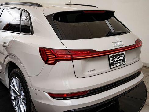 Used 2021 Audi e-tron Prestige w/ Prestige Package image 19