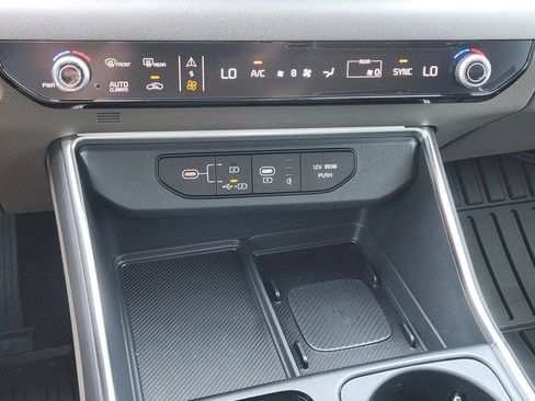New 2026 Kia Carnival EX FWD image 18