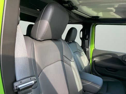 New 2025 Jeep Gladiator Sport image 15