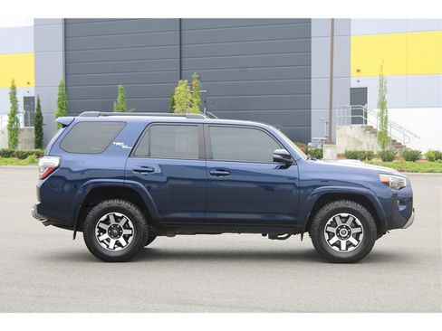 Used 2022 Toyota 4Runner TRD Off-Road Premium w/ Moonroof Package AWD/4WD image 3