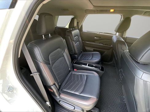 Used 2023 Nissan Pathfinder Platinum AWD/4WD image 26
