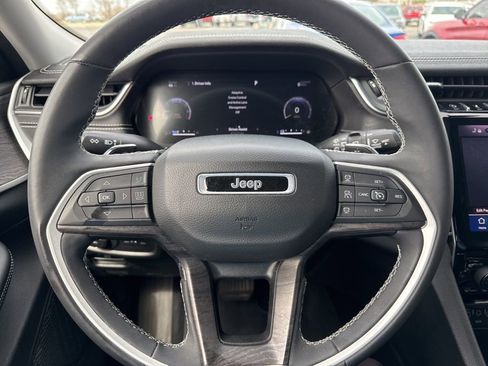 Used 2023 Jeep Grand Cherokee L Limited AWD/4WD image 10