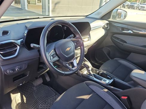 Used 2024 Chevrolet TrailBlazer LT w/ LT Cold Weather Package image 12