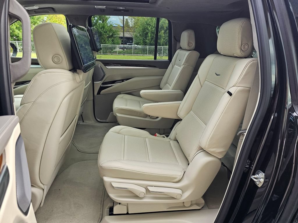 New 2026 Cadillac Escalade ESV Platinum Sport AWD/4WD image 17