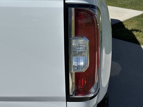 Used 2022 GMC Canyon AT4 w/ Trailering Package AWD/4WD image 12