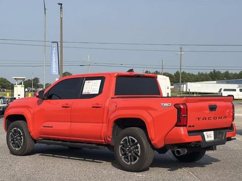 Used 2024 Toyota Tacoma TRD Sport AWD/4WD image 8