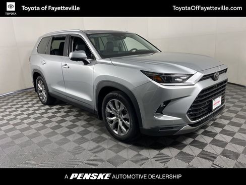 Used 2024 Toyota Grand Highlander Limited image 18