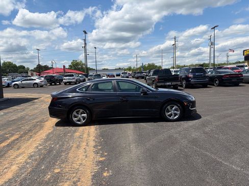 Used 2023 Hyundai Sonata SE w/ Cargo Package FWD image 2