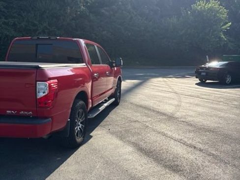 Used 2021 Nissan Titan SV w/ SV Convenience Package AWD/4WD image 5