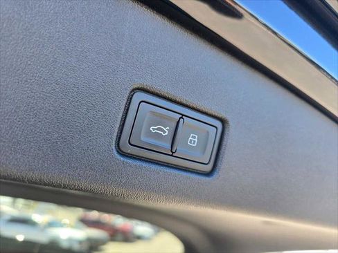 Used 2023 Audi Q4 e-tron Premium Plus w/ Premium Plus image 19