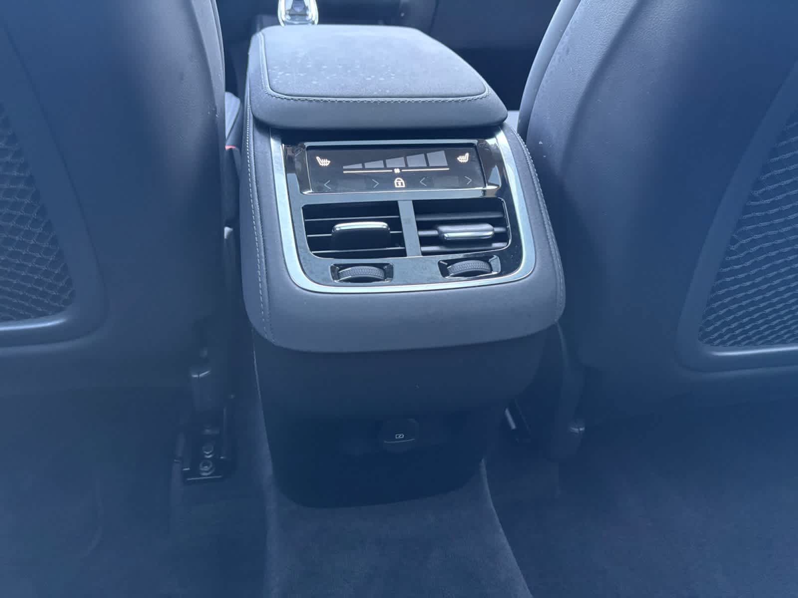 Used 2025 Volvo XC90 B5 Plus AWD/4WD image 16