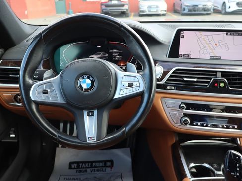 Used 2022 BMW 750i xDrive w/ Luxury Rear Seating Package image 10