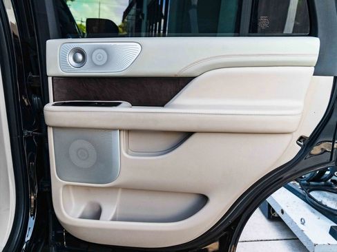 Used 2018 Lincoln Navigator Reserve w/ Technology Package AWD/4WD image 33