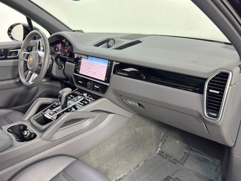 Used 2022 Porsche Cayenne Platinum Edition AWD/4WD image 15