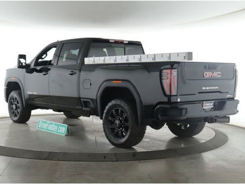 Used 2025 GMC Sierra 2500 AT4 AWD/4WD image 8