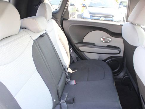 Used 2014 Kia Soul + image 17