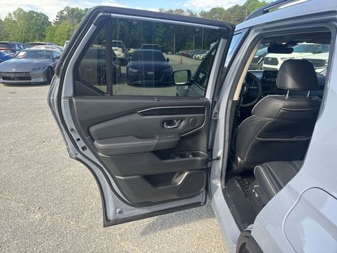 Used 2025 Honda Pilot Elite image 27