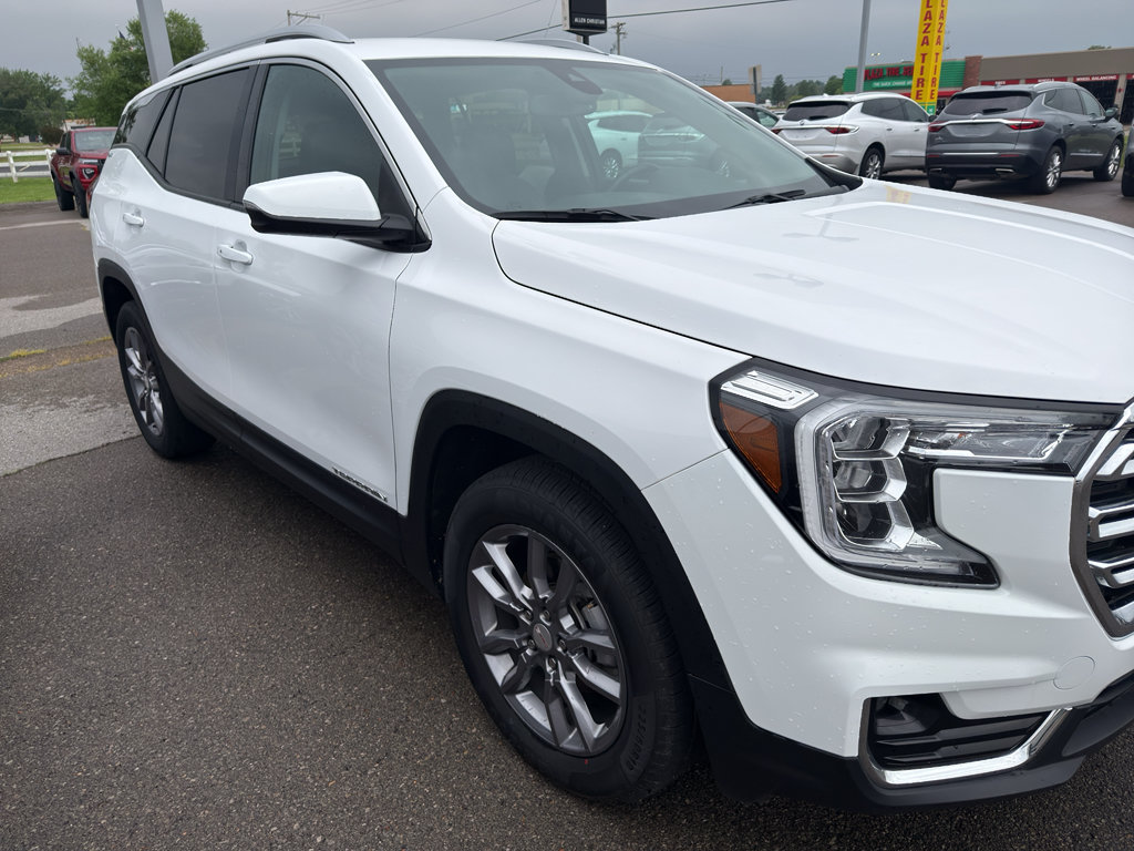 Used 2024 GMC Terrain SLT AWD/4WD image 2