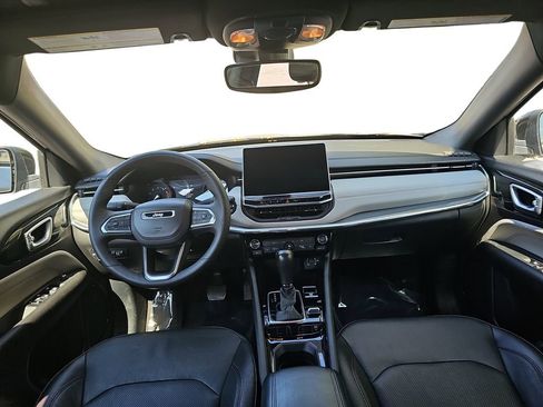 Certified 2023 Jeep Compass Limited image 9