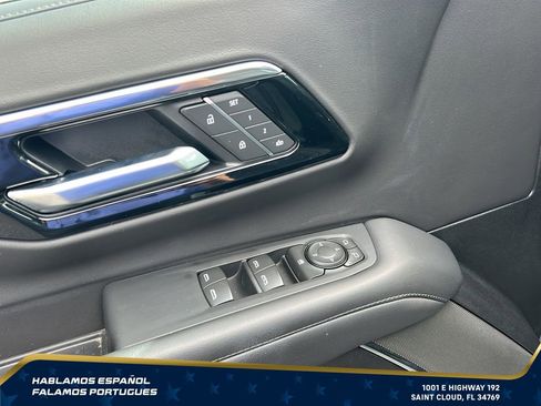 Used 2025 Chevrolet Suburban Z71 AWD/4WD image 13