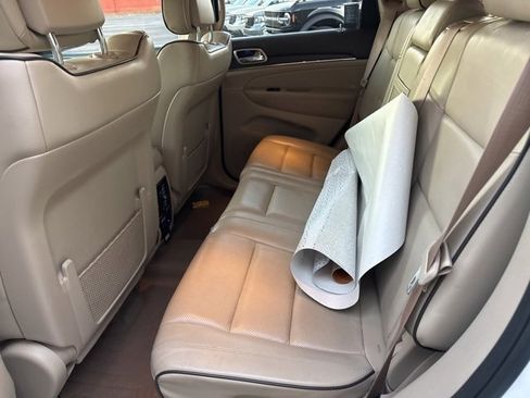 Used 2017 Jeep Grand Cherokee Overland image 9