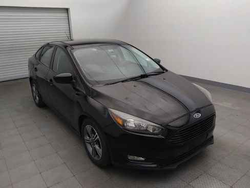 Used 2018 Ford Focus SE w/ SE Appearance Package FWD image 13