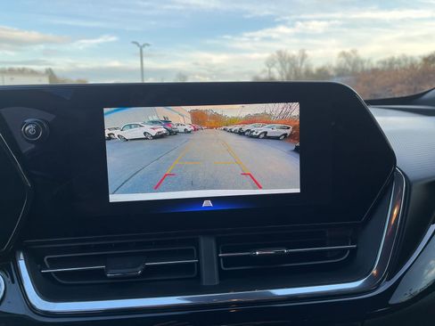 Certified 2025 Chevrolet Trax RS image 30