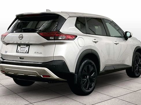 Used 2023 Nissan Rogue SV image 11