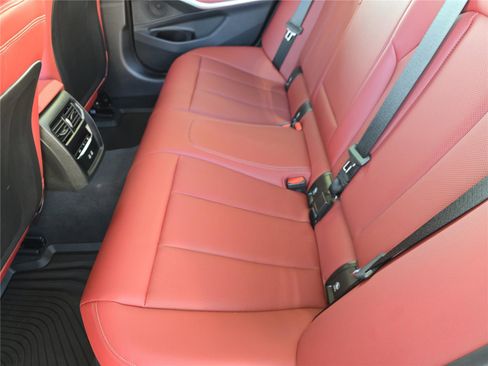 Certified 2025 BMW 330i Sedan w/ Convenience Package image 10