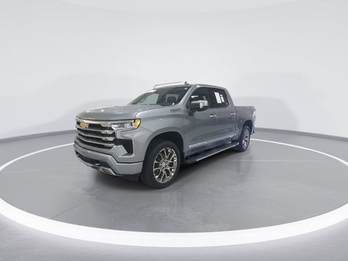 Used 2025 Chevrolet Silverado 1500 High Country w/ Technology Package image 4