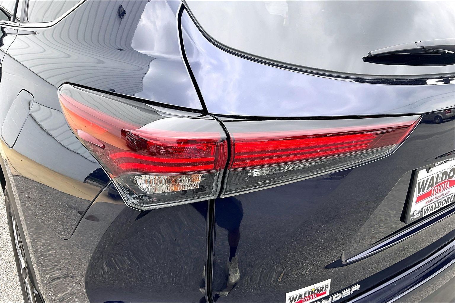 Used 2024 Toyota Highlander XLE AWD/4WD image 35