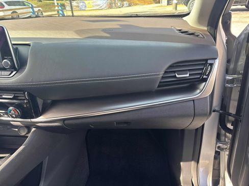 Used 2022 Nissan Rogue SV image 49