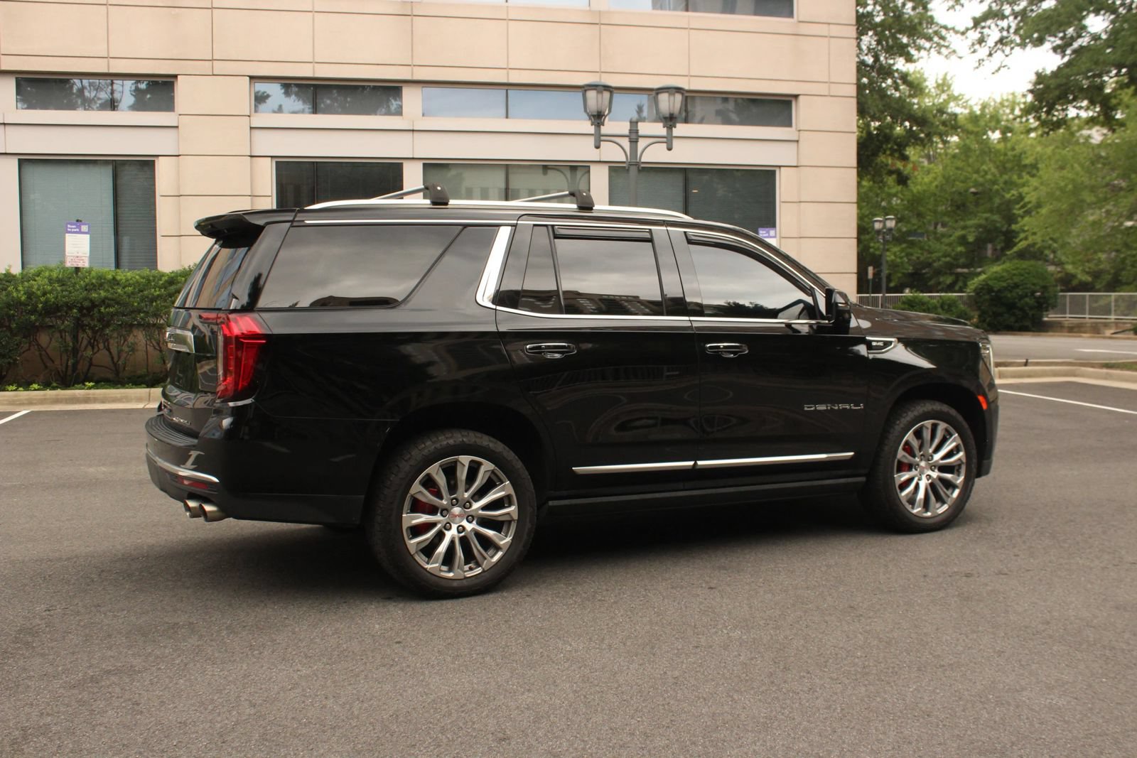 Used 2022 GMC Yukon Denali AWD/4WD image 7