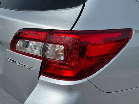 Used 2018 Subaru Outback 2.5i Limited w/ Popular Package #2 image 33