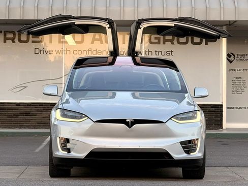 Used 2017 Tesla Model X 75D AWD/4WD image 3