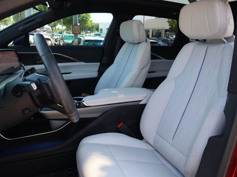 Used 2024 Cadillac Lyriq Luxury RWD image 32