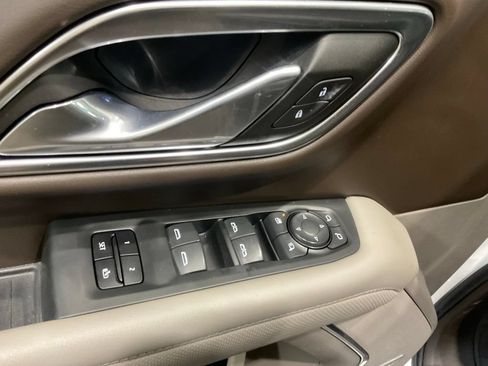 Used 2021 GMC Yukon XL SLT w/ Rear Media and Nav Package RWD image 7