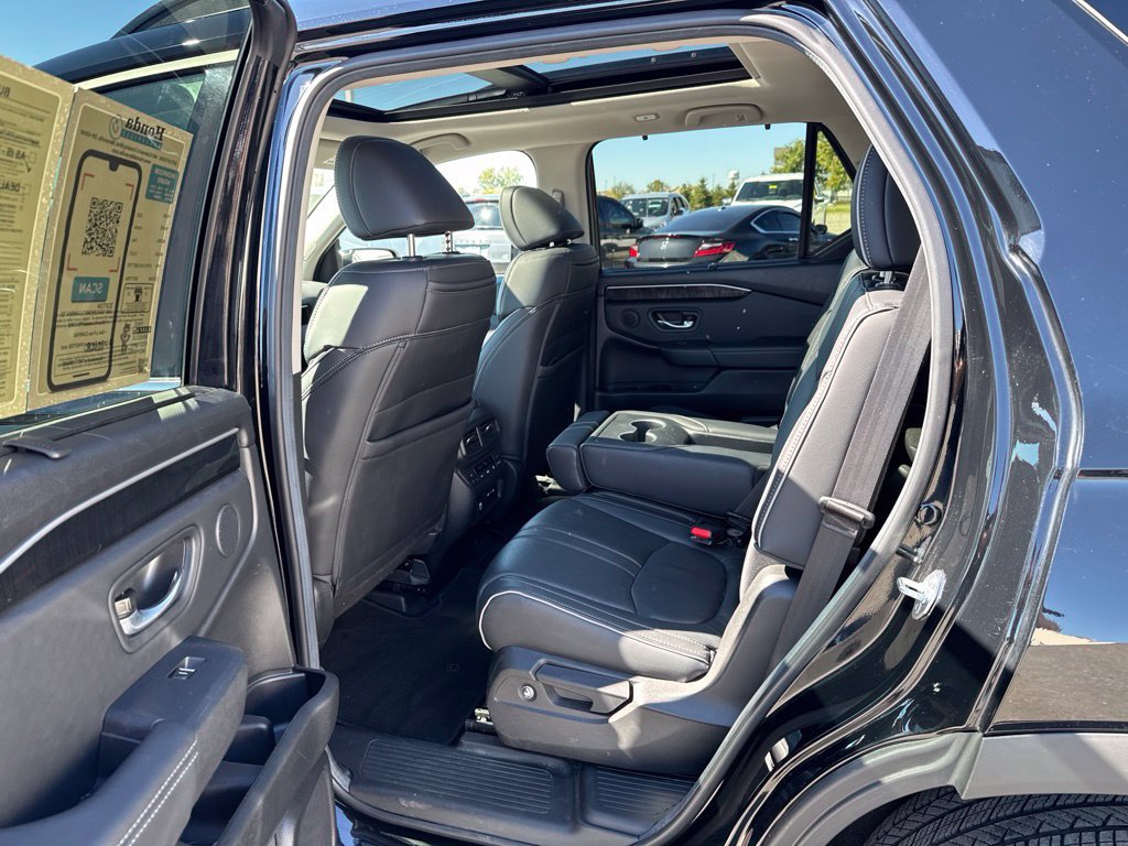 Used 2025 Honda Pilot Elite image 37