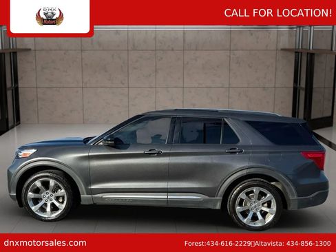 Used 2020 Ford Explorer Platinum w/ Premium Technology Package image 2