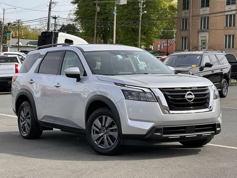Used 2025 Nissan Pathfinder SV AWD/4WD image 45