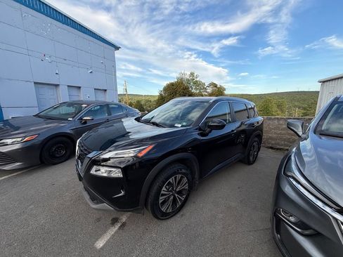 Used 2023 Nissan Rogue SV w/ SV Premium B Package AWD/4WD image 2