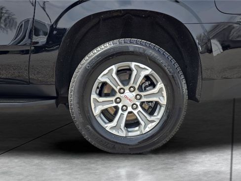 Used 2024 GMC Yukon XL SLE w/ Gmc Pro Safety Plus Package AWD/4WD image 28