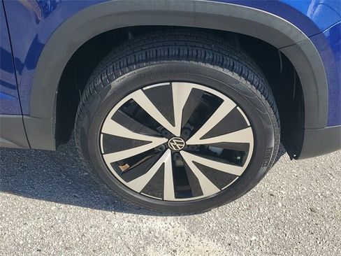 Used 2022 Volkswagen Taos SE image 7