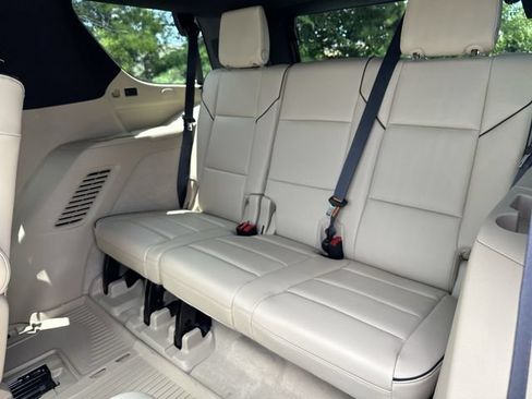 Certified 2021 Cadillac Escalade Premium Luxury AWD/4WD image 14