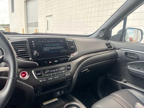 Used 2023 Honda Passport TrailSport image 16