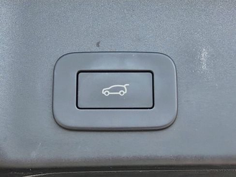 Used 2023 Land Rover Range Rover Evoque SE AWD/4WD image 13