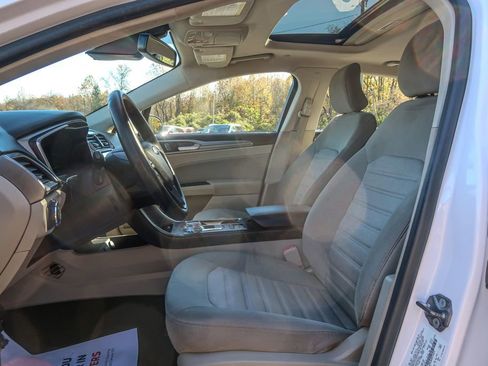 Used 2019 Ford Fusion SE image 25